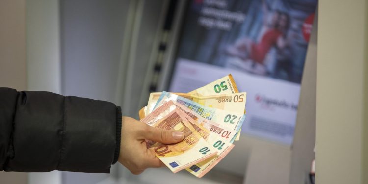 Šibenčanin žrtva računalne prevare, s bankovnog računa mu je skinuto više stotina eura