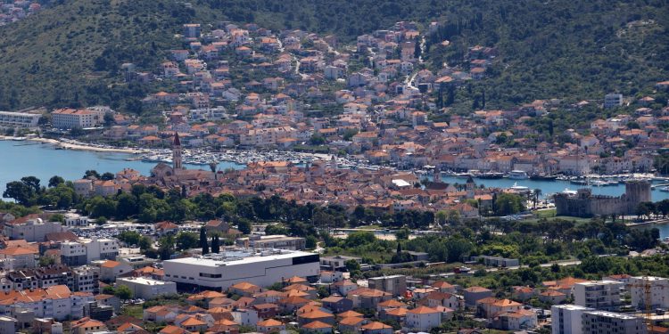 Slobodna Dalmacija – Mještanin Čiova ludi, na ovoj žegi već je drugi dan bez struje: Ovo je ludnica! Hrana mi se kvari, ne mogu se rashladiti