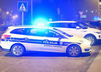 Mladić ugledao policajce, pa ih počeo vrijeđati i bježati… Ubrzo je uhićen, a kod njega je pronađen kokain i džepni nož