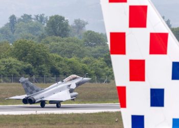 Slobodna Dalmacija – VIDEO Let zrakoplova Rafale iznad Splita i okolice uznemirila mnoge: ‘Ljudima su pokvarili odmor, nisu htjeli ni u more’