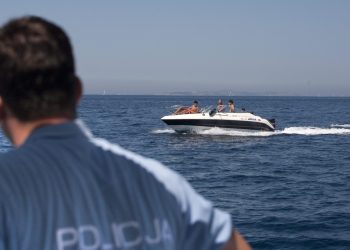 Slobodna Dalmacija – Splitska pomorska policija imala je pune ruke posla, prošli tjedan kažnjene su 43 osobe. Jedan prekršaj prednjači