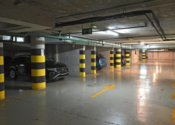 Slobodna Dalmacija – Zavezani pas u splitskom trgovačkom centru izazvao zgražanje: ‘Ovo je mučenje na vrućini! Vlasnik se još i hvalio…’