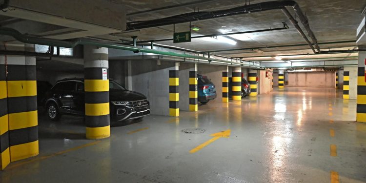 Slobodna Dalmacija – Zavezani pas u splitskom trgovačkom centru izazvao zgražanje: ‘Ovo je mučenje na vrućini! Vlasnik se još i hvalio…’