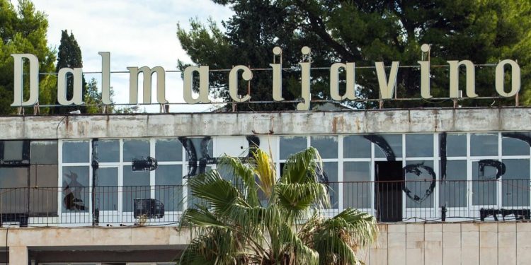 Slobodna Dalmacija – Stečaj Dalmacijavina: isplaćeno je 525 radnika, a započela je i dražba za prodaju nekretnina na Hvaru