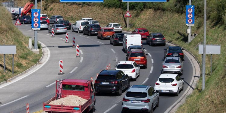 Slobodna Dalmacija – Vozači, pripremite se na prometni kaos u Splitu i okolici usred dana: ključna cesta zatvara se od 12 do 13 sati!