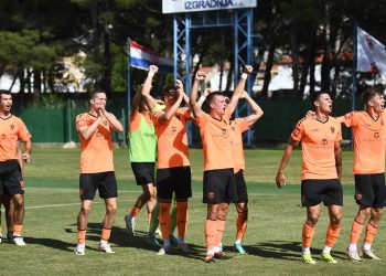 Nakon novih igračkih pojačanja počeli su pristizati i sponzori; Germania je novi partner kluba sa Šubićevca