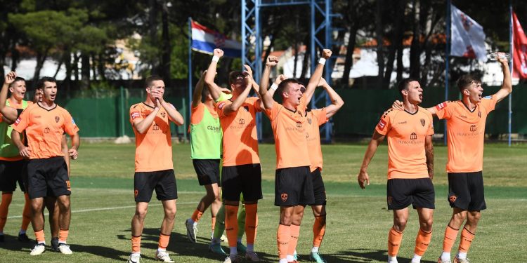 Nakon novih igračkih pojačanja počeli su pristizati i sponzori; Germania je novi partner kluba sa Šubićevca