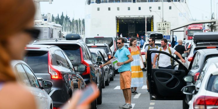 Slobodna Dalmacija – Možete još kući kupiti karte i rezervirati mjesto na željenom trajektu! Iz Jadrolinije pojašnjavaju uvjete