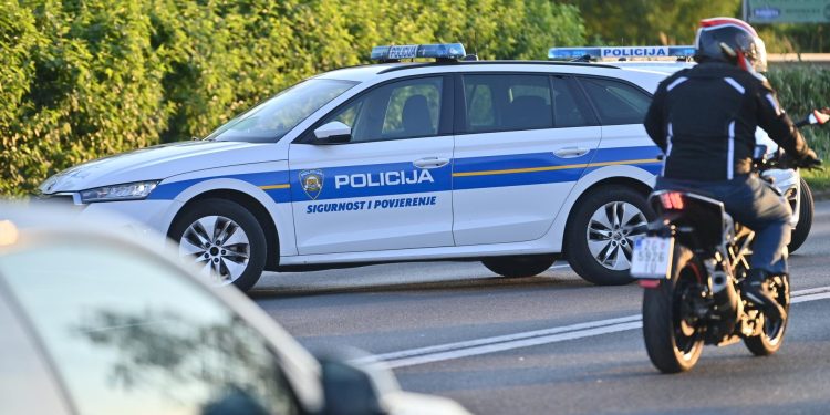 Slobodna Dalmacija – Teška prometna nesreća u središtu Splita: vozačica stradala u padu mopeda, iz policije pozivaju građane da im pomognu