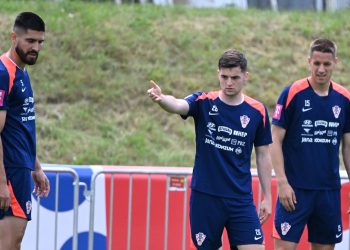 Martin Erlić nakon Eura radi u polju: “Išao sam vaditi krumpire. Moji me ne zamaraju s tim, ali ne mogu uživati dok oni rade!”