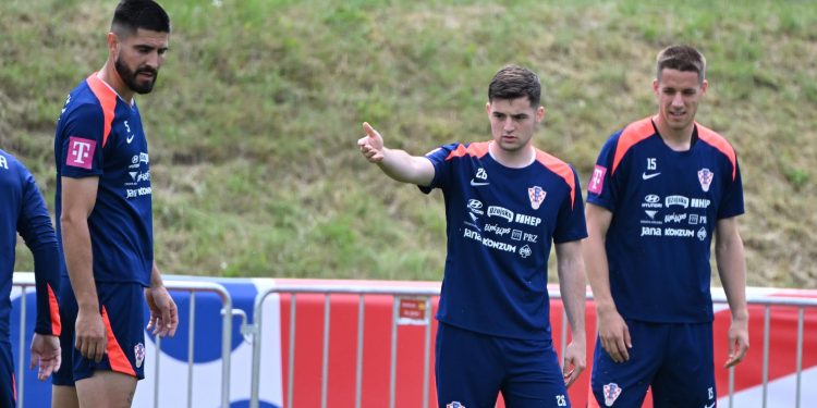 Martin Erlić nakon Eura radi u polju: “Išao sam vaditi krumpire. Moji me ne zamaraju s tim, ali ne mogu uživati dok oni rade!”