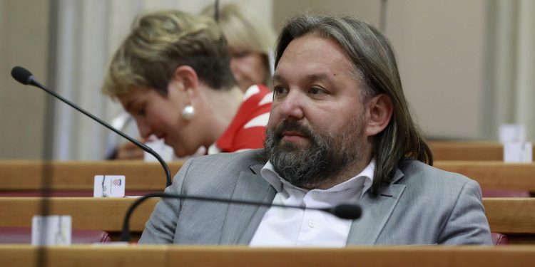 Tonči Restović govorio u Saboru o Kapriju i uputio apel Butkoviću: ‘Ministre donesite odluku!’