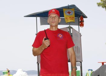 Slobodna Dalmacija – Makarski ‘Baywatch’: Ante zvani ‘Mitch’ spašava ljude već 21. godinu: ‘Evo na što morate paziti da ne ugrozite život’
