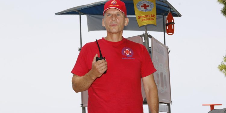 Slobodna Dalmacija – Makarski ‘Baywatch’: Ante zvani ‘Mitch’ spašava ljude već 21. godinu: ‘Evo na što morate paziti da ne ugrozite život’