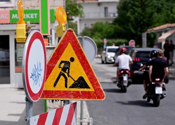 Slobodna Dalmacija – Policija uhitila Trogiranina koji je skoro izazvao prometnu nesreću. A tek kad vidite što su našli kod vozača mopeda…