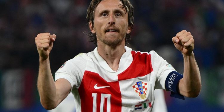 Modrić se ‘ukazao’ u Wimbledonu, slavni tenisač koji je navijač Reala i njegov veliki fan smjestio ga u kraljevsku ložu