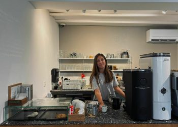 Slobodna Dalmacija – Marija godinama u Hvaru kuha i po petsto specialty kava dnevno; ‘Jeftinija je nego u bilo kojoj europskoj metropoli’