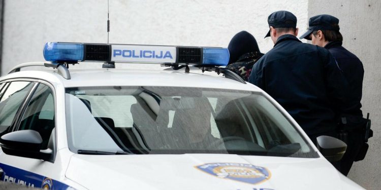 Policija u Crnom zaustavila 29-godišnjeg recidivistu koji je ponovno vozio bez dozvole! Na sudu je dobio kaznu od 14 dana zatvora
