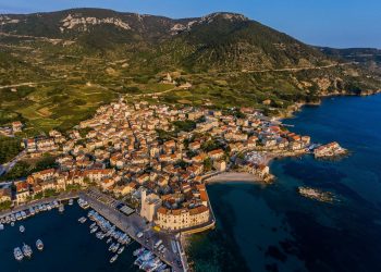 Slobodna Dalmacija – ‘Vodovod’ poslao važan apel svim stanovnicima dalmatinskog otoka: ‘Količine vode kojima raspolažemo su ograničene!’