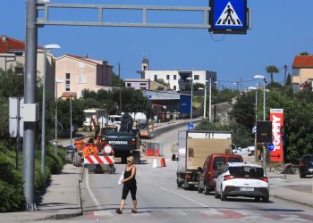 Slobodna Dalmacija – Dobar dio Solina i Podstrane u ponedjeljak ostaju bez vode, ali u pomoć stižu cisterne. Iz ‘Vodovoda’ mole potrošače…