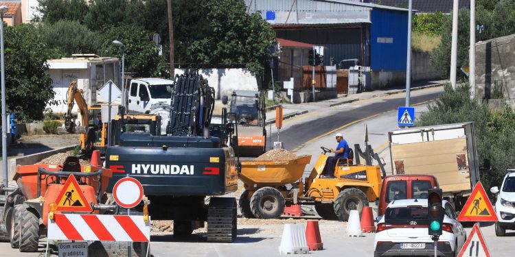 Slobodna Dalmacija – Dodatni kaos zbog radova, trajat će cijelo ljeto; zatvara se dio važne ceste kroz Solin, ovo su obilazni pravci…