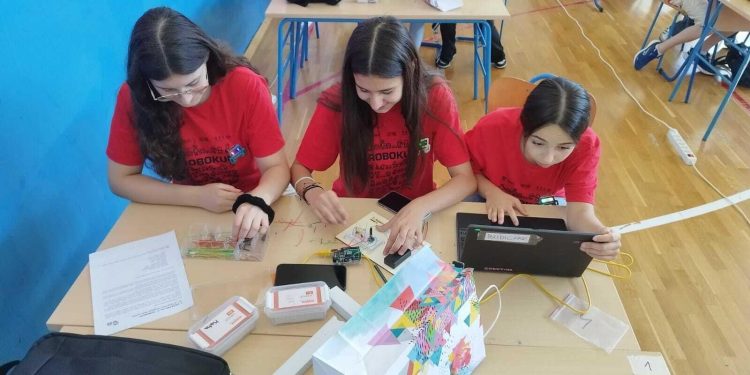 Slobodna Dalmacija – Mladi Osječani vrhunski su robotičari, ali jedna splitska ekipa sve je oduševila na natjecanju u Imotskom; upoznajte ih
