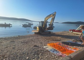 Slobodna Dalmacija – Turistička razglednica iz Sevida na Moru: ‘Razumijem da se ovo zbog snijega i niskih temperature ne može obaviti zimi’