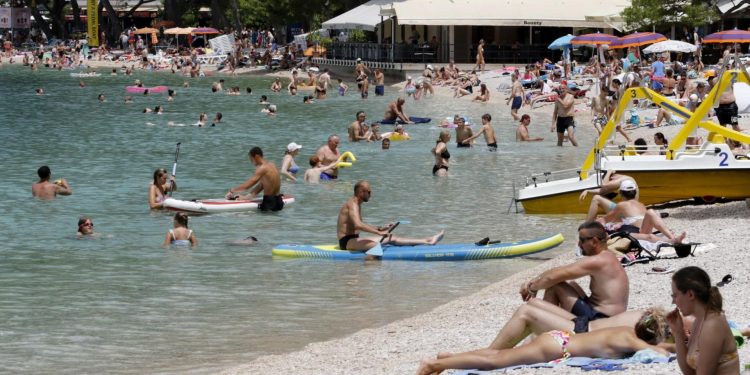 Slobodna Dalmacija – Makarsku u lipnju posjetilo 50 tisuća turista, najbrojniji Poljaci i gosti iz BiH, jedan vid smještaja osjetno prednjači