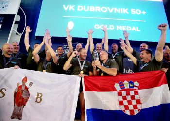 Hrvatska zastava i bandjera svetog Vlaha u rukama Dubrovačkih veterana, novih/starih prvaka Europe!