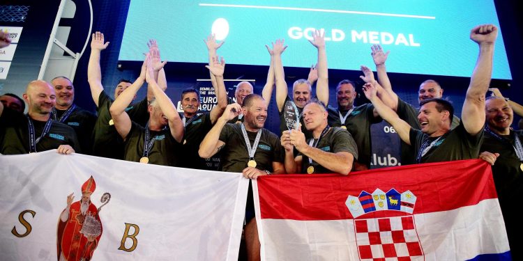Hrvatska zastava i bandjera svetog Vlaha u rukama Dubrovačkih veterana, novih/starih prvaka Europe!