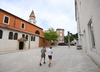 Hoće li Grad odobriti zakup javne površine na Poljani Šime Budinića? Vlasnik na 75 kvadrata želi postaviti terasu nove kavane…