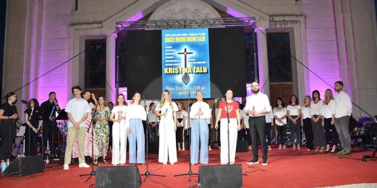 Održan šesti po redu koncert duhovne glazbe Krist na žalu. Pogledajte atmosferu