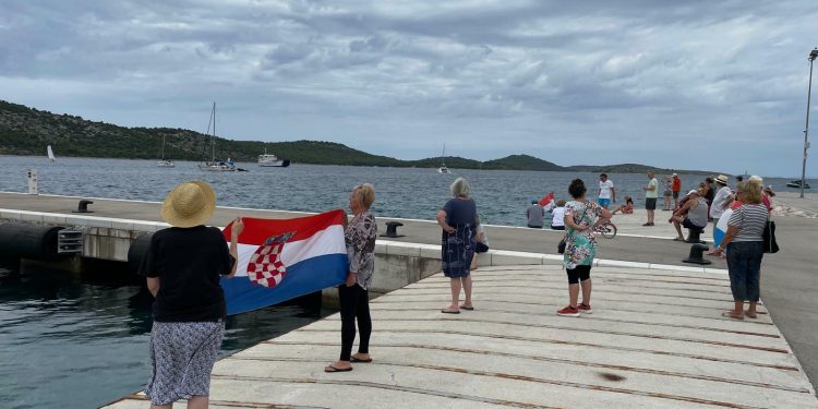 Zašto su Kaprijani digli bunu, zašto ne dopuštaju trajektu da pristane na novom pristaništu? Donosimo pozadinu priče…