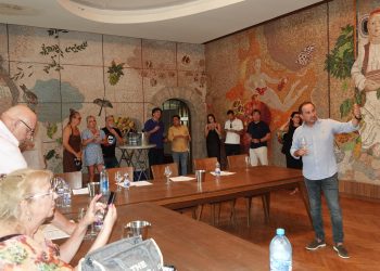 Slobodna Dalmacija – U kultnom prostoru propale imotske tvornice okupila se vrhunska ekipa, ujedinila ih je dobra kapljica: ‘To je budućnost’