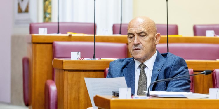 Proizvodnja ovčjeg mlijeka na Pagu u prošloj se godini smanjila se za 20 posto! Sirari: Tražimo od Vlade smanjenje PDV-a