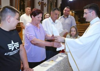 Slobodna Dalmacija – Velika fešta u Gornjim Glavicama: bračni par Poljak proslavio 50 godina braka; njima u čast održana i misa…