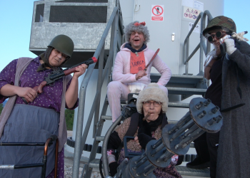 Slobodna Dalmacija – Svi pričaju o hit-parodiji u kojoj glume Kninjani svih generacija: ‘Četnik Hrvoje s dva prsta naš je glavni negativac’