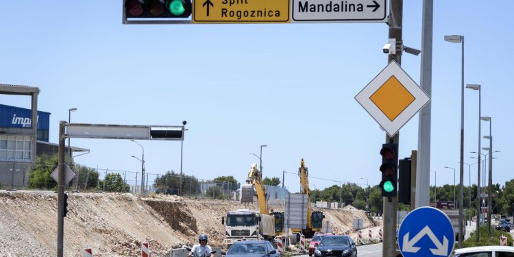 Čvor Mandalina bit će u dvije razine s dva kružna toka, preko glavnog će se ulaziti u bivši TLM, a preko manjeg u novi Vatrogasni dom