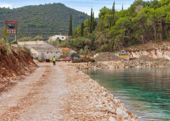 Slobodna Dalmacija – Asfaltiranje na Korčuli i zatvaranje ceste uznemirilo građane, iz Županijske uprave ih smiruju: ‘Nema panike…’