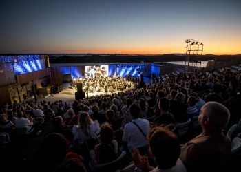 Šibenska narodna glazba sinoć slavila turizam: Prvi turist došao u grad četiri godine prije njezina osnutka