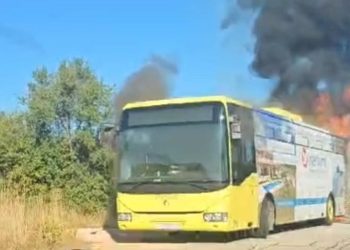 Slobodna Dalmacija – Zapalio se ‘Prometov’ autobus usred vožnje u okolici Splita! ‘Pokvario se, pokušavali smo ga srediti, a onda je planulo’