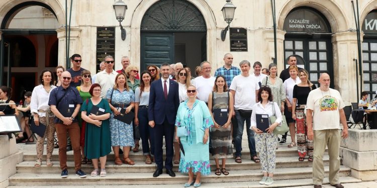 Građani odabrali najbolje projekte za 2025., potpore za 42 tradicijska obrta, svjetlo pješačkoj stazi do mora u Brsečinama, novom parkiralištu u Mokošici 69 mjesta