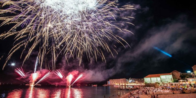 Banje Beach restaurant, lounge and club Dubrovnik Vas poziva na otvaranje Dubrovačkih ljetnih igara!