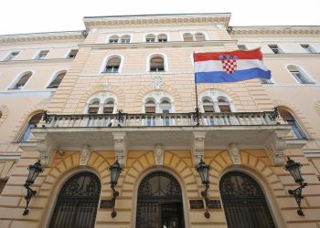Slobodna Dalmacija – Zadarska sutkinja oborila sve rekorde: optužena za primanje mita i suspendirana već 31. put! Ali i dalje prima plaću…