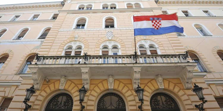 Slobodna Dalmacija – Zadarska sutkinja oborila sve rekorde: optužena za primanje mita i suspendirana već 31. put! Ali i dalje prima plaću…