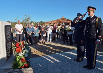 Slobodna Dalmacija – Na Visu održana komemoracija povodom 80 godišnjice pogibije prvog savezničkog zrakoplovca na otoku Visu