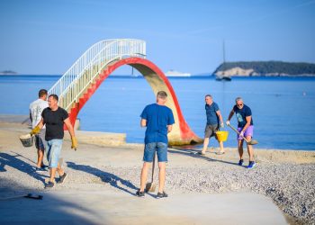 Organizatori čišćenja plaže Sumratin zahvaljuju svima, evo što poručuju za vikend i koje su im daljnje akcije