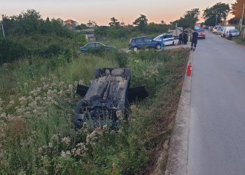 Slobodna Dalmacija – Teška prometna nesreća na Hvaru: automobil završio na krovu, vozačicu ‘čupali’ vatrogasci; donosimo fotografije s terena