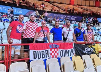 Vide Konjevod, Vlaho Vujnović, Vinko Fabris, Stjepo Sentić, Pavo Arbulić, Igor Bulić i Damir Jović u Dvorani Mira i prijateljstva u Pireju