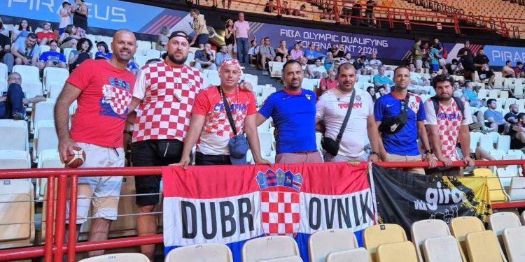 Vide Konjevod, Vlaho Vujnović, Vinko Fabris, Stjepo Sentić, Pavo Arbulić, Igor Bulić i Damir Jović u Dvorani Mira i prijateljstva u Pireju